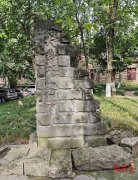 正在被轰炸过6次的讲授楼继续上课